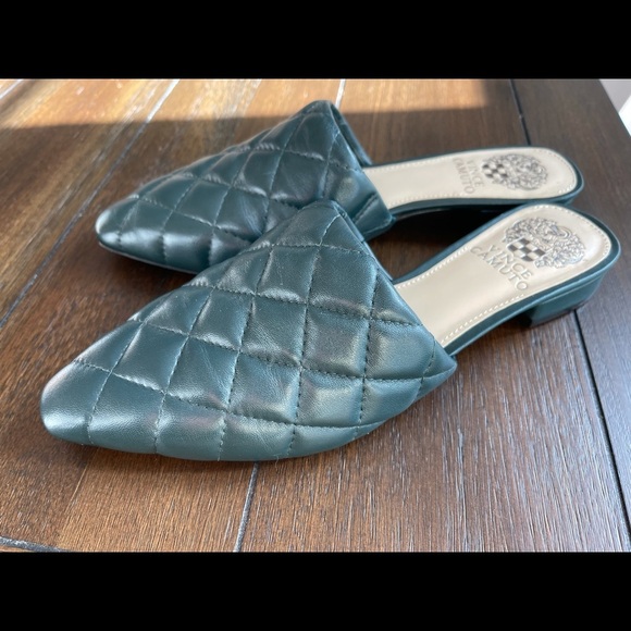 Vince Camuto flat mules - Picture 2 of 13